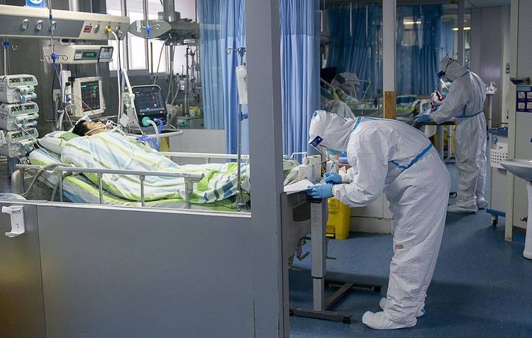 В Китае число умерших от коронавируса увеличилось до 304