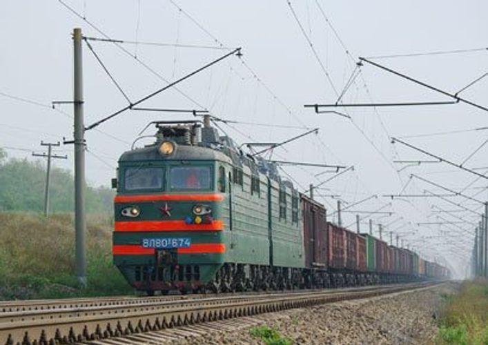 Грузовой поезд Баку-Ростов насмерть сбил женщину в наушниках