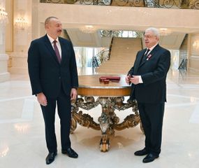 Президент Ильхам Алиев вручил Михаилу Гусману орден «Шараф»  - ОБНОВЛЕНО