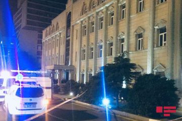 Ветер сорвал крышу здания бывшего Министерства транспорта Азербайджана  - ФОТО