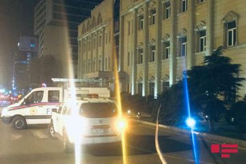 Ветер сорвал крышу здания бывшего Министерства транспорта Азербайджана  - ФОТО