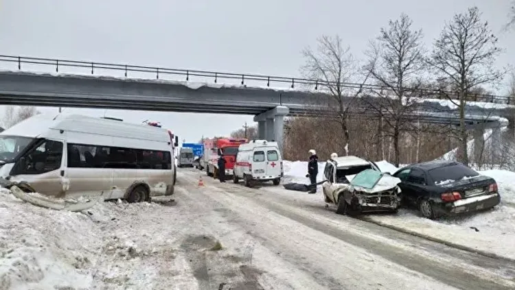 В Новосибирской области РФ один человек погиб и четверо пострадали в ДТП