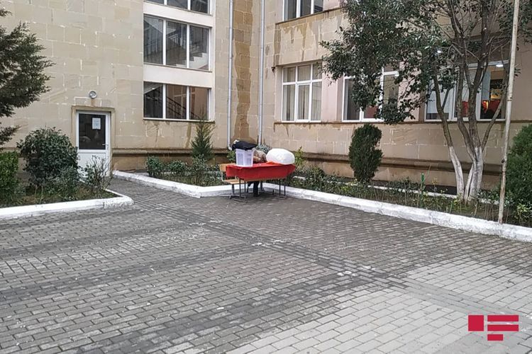 На выходе из участков Хатаинского III избирательного округа № 35 проводится «exit-poll»