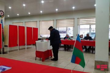 На участках Насими-Сабаильского ИО №23 и Сабаильского ИО №29 за ходом голосования следят международные наблюдатели
