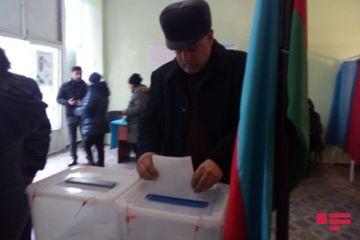 Международные наблюдатели следят за избирательным процессом в Мингячевире - ФОТО