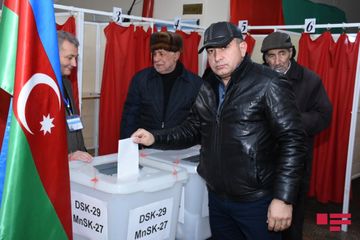 В Азербайджане проходят парламентские выборы - ФОТО
