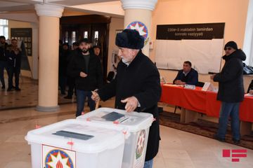 В Азербайджане проходят парламентские выборы - ФОТО