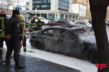 В Баку сгорел автомобиль - ВИДЕО - ФОТО
