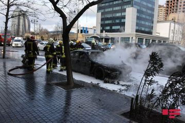 В Баку сгорел автомобиль - ВИДЕО - ФОТО