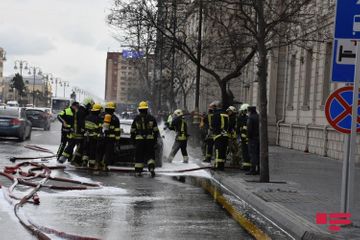В Баку сгорел автомобиль - ВИДЕО - ФОТО