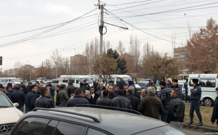 В Ереване бастуют водители маршрутных такси