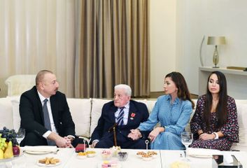 Президент Ильхам Алиев вручил Алибабе Мамедову орден «Шараф» - ОБНОВЛЕНО