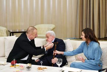 Президент Ильхам Алиев вручил Алибабе Мамедову орден «Шараф» - ОБНОВЛЕНО