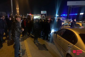 Водитель получил открытую черепно-мозговую травму при ДТП в Баку - ФОТО