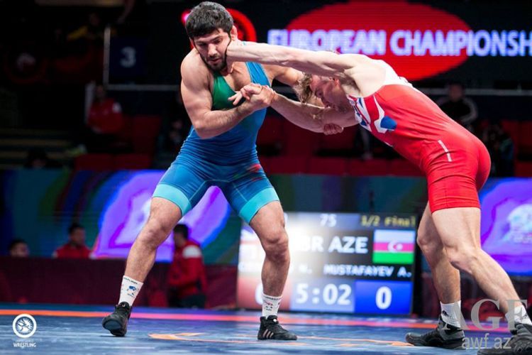 Азербайджанский борец одержал волевую победу над армянином 