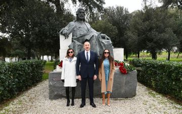 Президент Ильхам Алиев посетил в Риме памятник Низами Гянджеви
