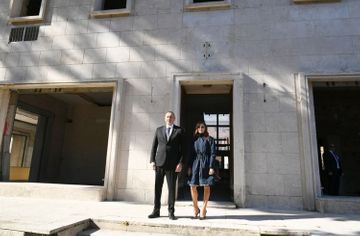 Президент Ильхам Алиев и Мехрибан Алиева ознакомились в Риме со зданием, предназначенным для Центра азербайджанской культуры  - ФОТО