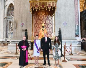 Президент Ильхам Алиев и первая леди Мехрибан Алиева ознакомились с Сикстинской капеллой и Собором Святого Петра в Ватикане