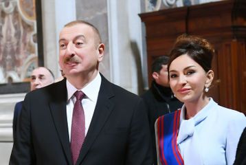 Президент Ильхам Алиев и первая леди Мехрибан Алиева ознакомились с Сикстинской капеллой и Собором Святого Петра в Ватикане