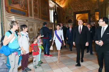 Президент Ильхам Алиев и первая леди Мехрибан Алиева ознакомились с Сикстинской капеллой и Собором Святого Петра в Ватикане