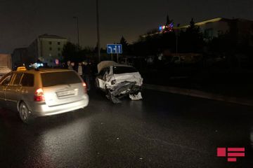 В Баку столкнулись два автомобиля, пострадала пассажир – ФОТО 