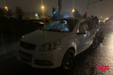 В Баку столкнулись два автомобиля, пострадала пассажир – ФОТО 
