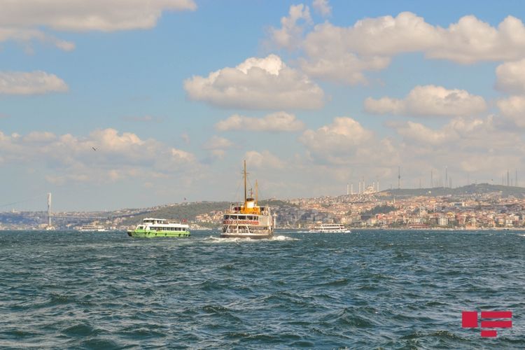 Парень бросился в море, чтобы спасти от самоубийства возлюбленную - ОБНОВЛЕНО