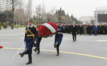 Президент Ильхам Алиев посетил памятник жертвам Ходжалинской трагедии - ОБНОВЛЕНО