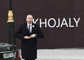 Президент Ильхам Алиев посетил памятник жертвам Ходжалинской трагедии - ОБНОВЛЕНО