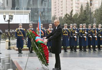 Президент Ильхам Алиев посетил памятник жертвам Ходжалинской трагедии - ОБНОВЛЕНО