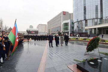Президент Ильхам Алиев посетил памятник жертвам Ходжалинской трагедии - ОБНОВЛЕНО