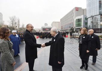 Президент Ильхам Алиев посетил памятник жертвам Ходжалинской трагедии - ОБНОВЛЕНО