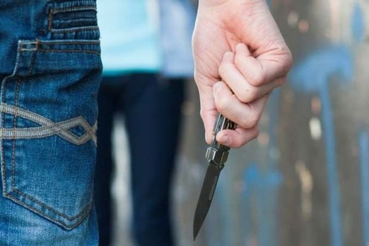 В Сабирабаде ранили ножом учительницу