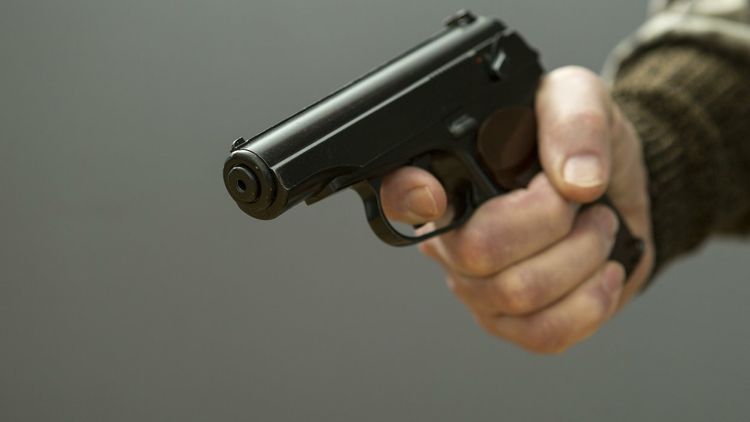 В России полицейский застрелил дебошира с монтировкой