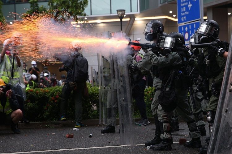 Полиция Гонконга задержала более 400 протестующих