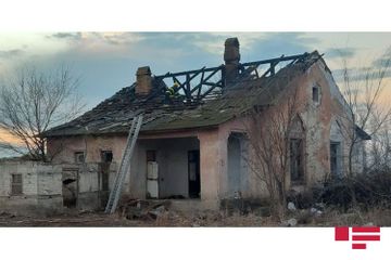 В Азербайджане отец убил сына - Он сжег дом - ФОТО