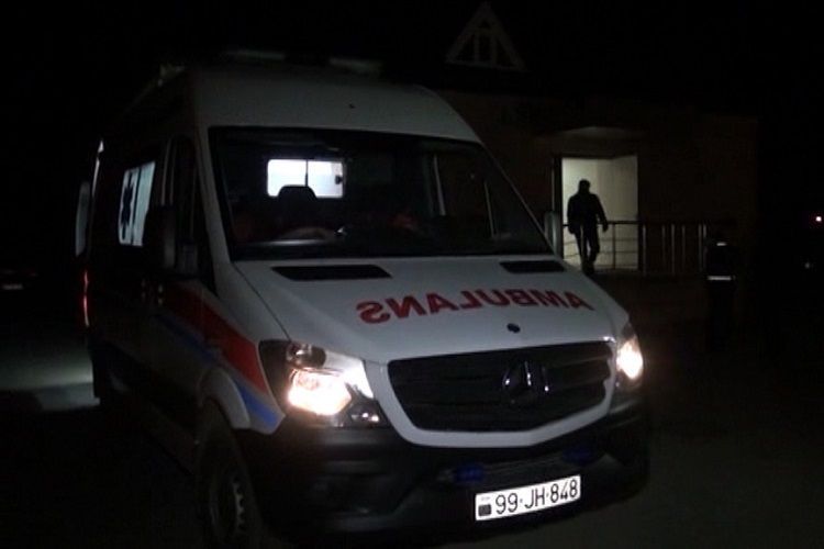 В Баку автомобиль сбил подростка