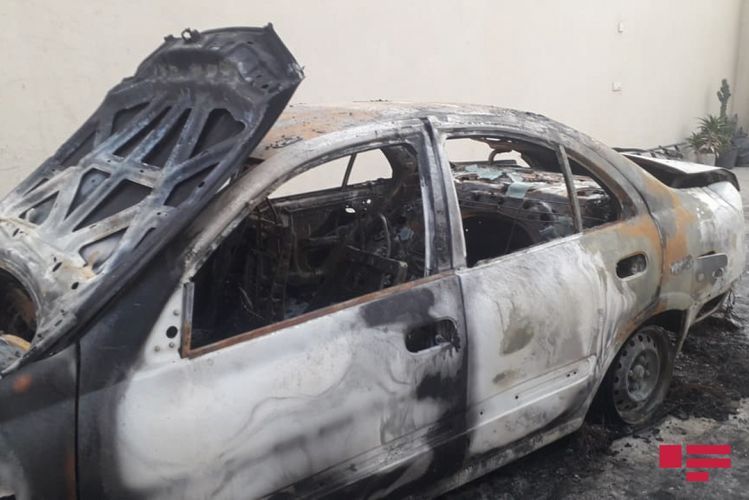 На дороге Баку-Сумгайыт сгорел автомобиль