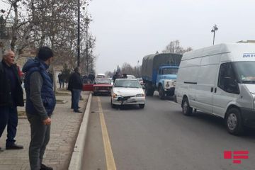 В Азербайджане автомобиль сбил школьника