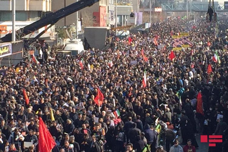 В Тегеране проходит церемония прощания с Касемом Сулеймани