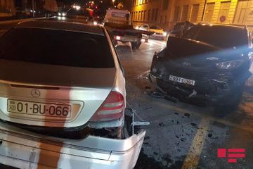 В Баку на перекрестке столкнулись три автомобиля –  ФОТО