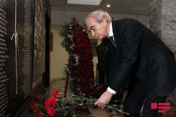 П.Бюльбюльоглу: Азербайджан никогда не отождествляет трагедию 20 Января с сегодняшней демократической Россией - ФОТО