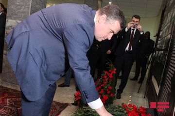 П.Бюльбюльоглу: Азербайджан никогда не отождествляет трагедию 20 Января с сегодняшней демократической Россией - ФОТО