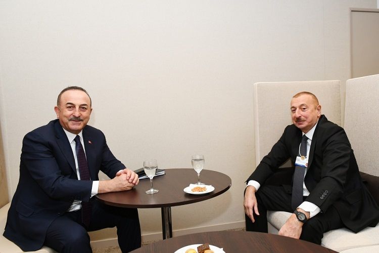 Президент Азербайджана встретился с главой МИД Турции в Давосе 
