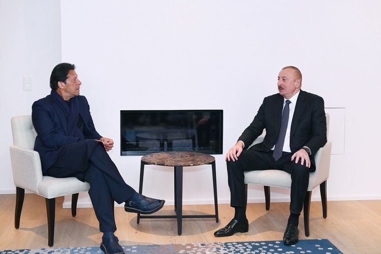 Президент Ильхам Алиев встретился в Давосе с премьер-министром Пакистана