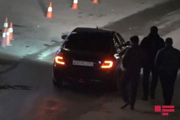 В Баку посетитель ресторана набросился с ножом на других гостей - ФОТО