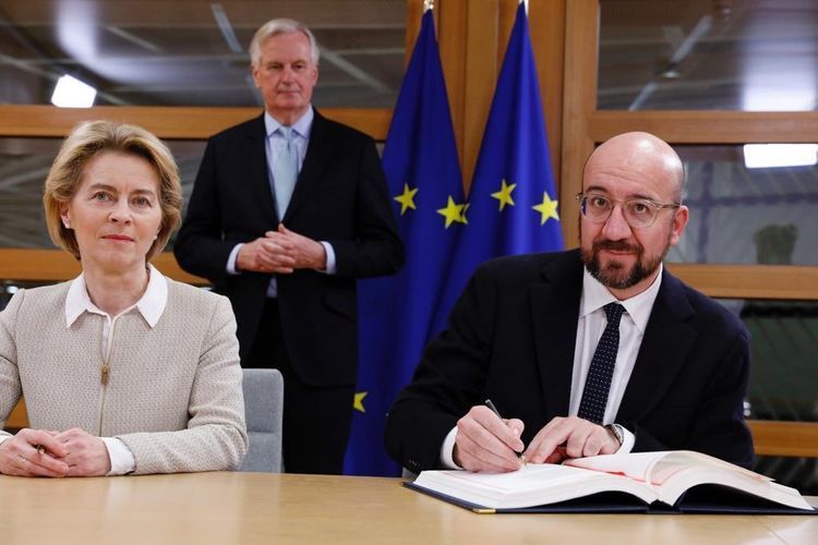 Главы Европейского совета и Еврокомиссии подписали соглашение о Brexit