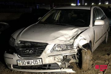 В Баку карета скорой помощи попала в ДТП, пострадали врачи - ФОТО