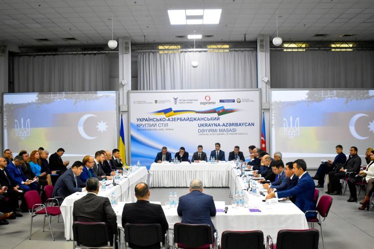 Азербайджан за последние 3 года транспортировал в Украину около 2 млн тонн нефти