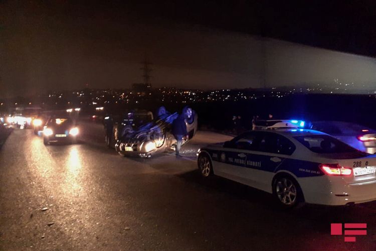 В Хачмазе перевернулся автомобиль, есть пострадавшие